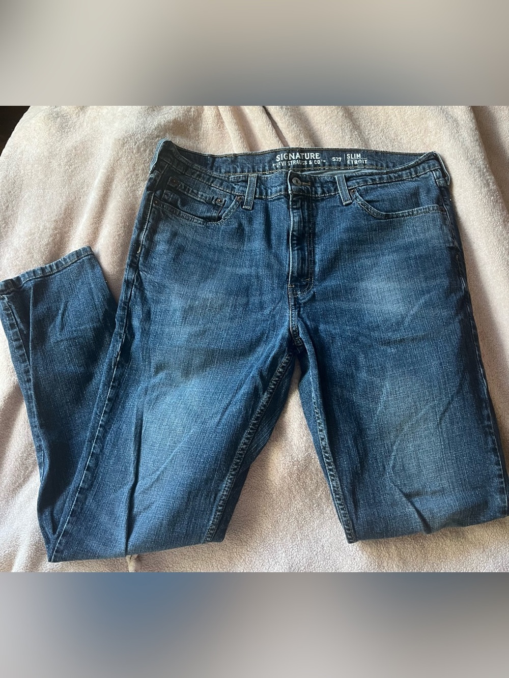 Signature Levi Strauss & Co. Men's Slim Straight-Leg Jeans (size 37)
